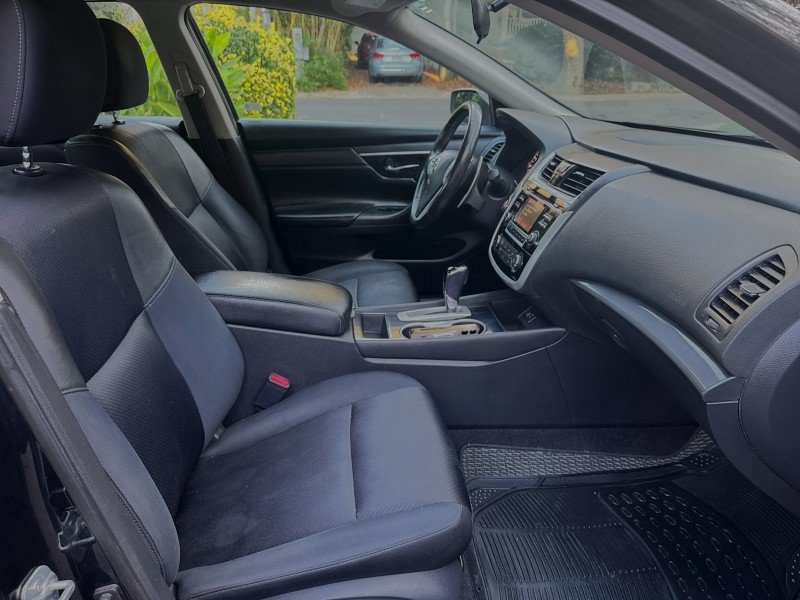 Used 2018 Nissan Altima FWD image 18
