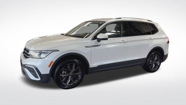 Certified 2023 Volkswagen Tiguan SE w/ Panoramic Sunroof Package FWD image 5
