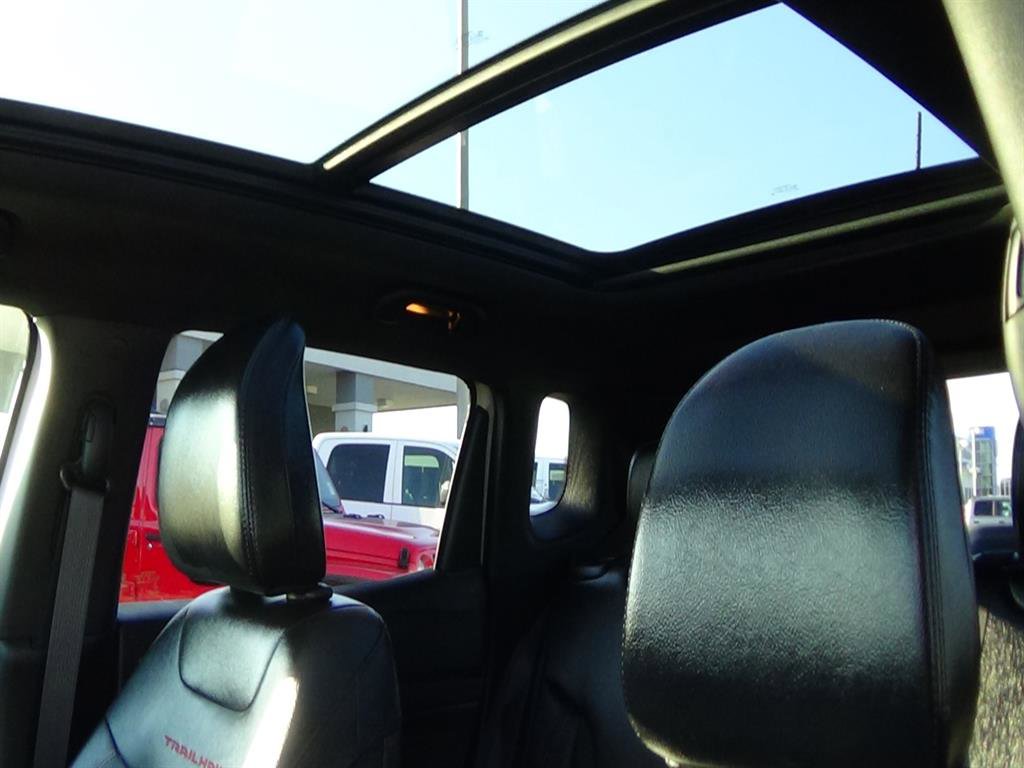 Used 2024 Jeep Compass Trailhawk w/ Sun and Sound Group image 21