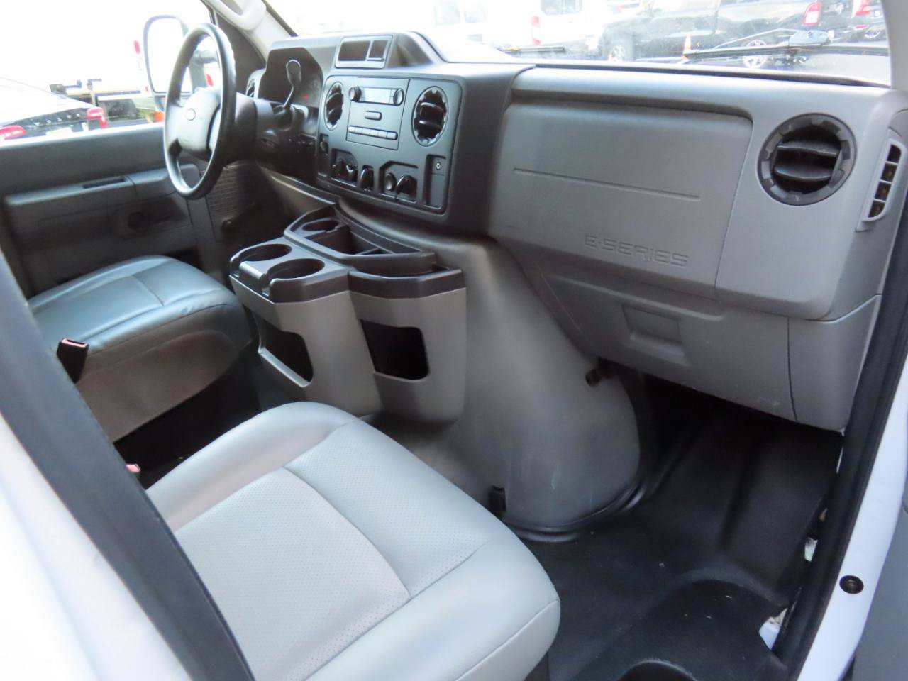 Used 2014 Ford E-150 and Econoline 150 RWD image 16