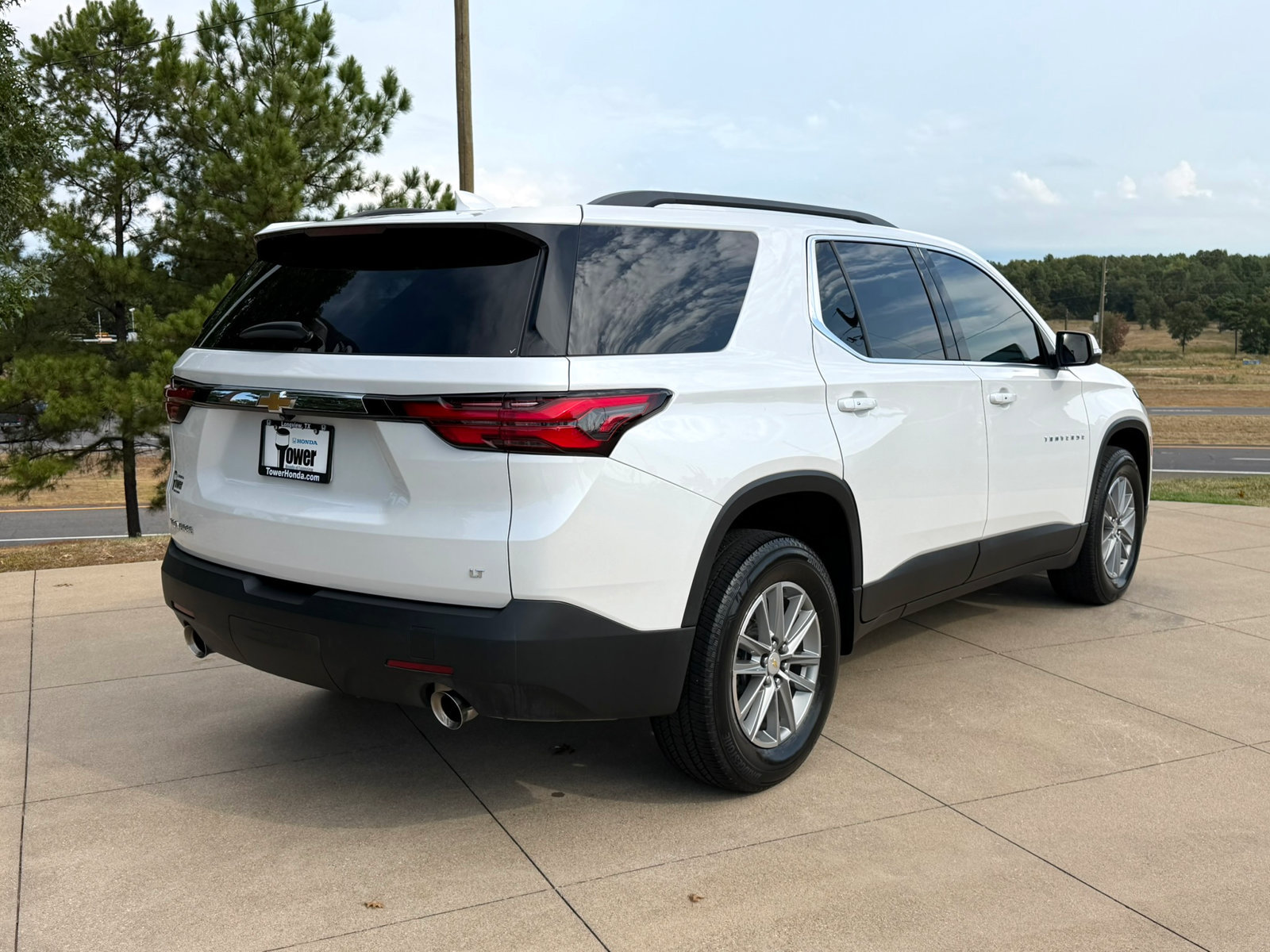 Used 2023 Chevrolet Traverse LT FWD image 6