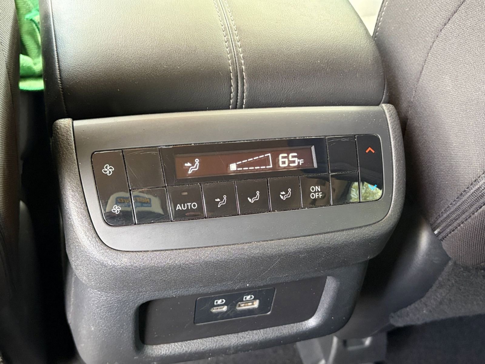 Used 2025 Nissan Pathfinder SV FWD image 25
