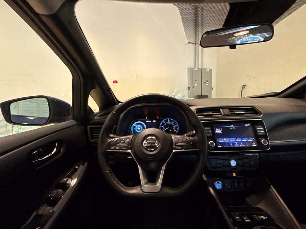 Used 2022 Nissan Leaf SV FWD image 12