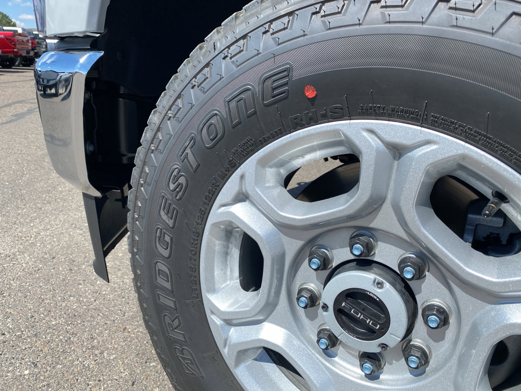 New 2026 Ford F350 4x4 Crew Cab Super Duty image 3
