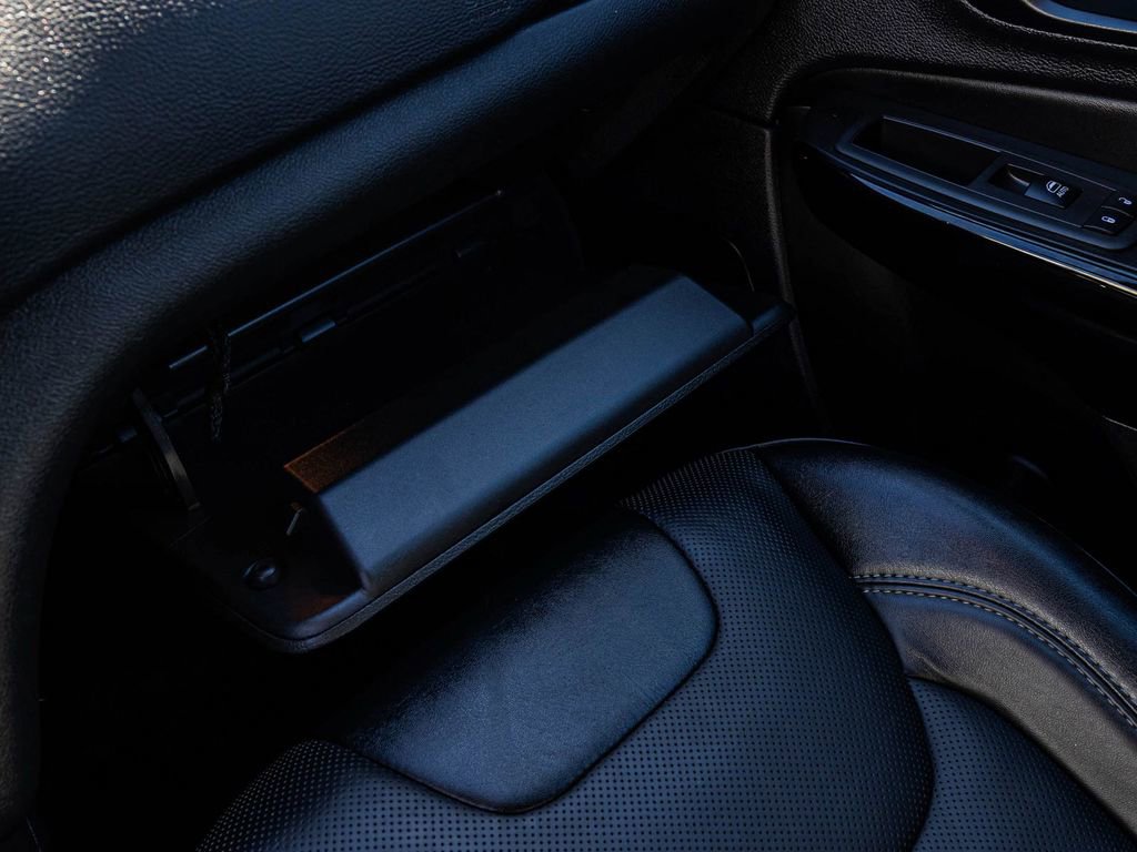 Used 2023 Jeep Cherokee Altitude Lux w/ Lux Elite Package image 19