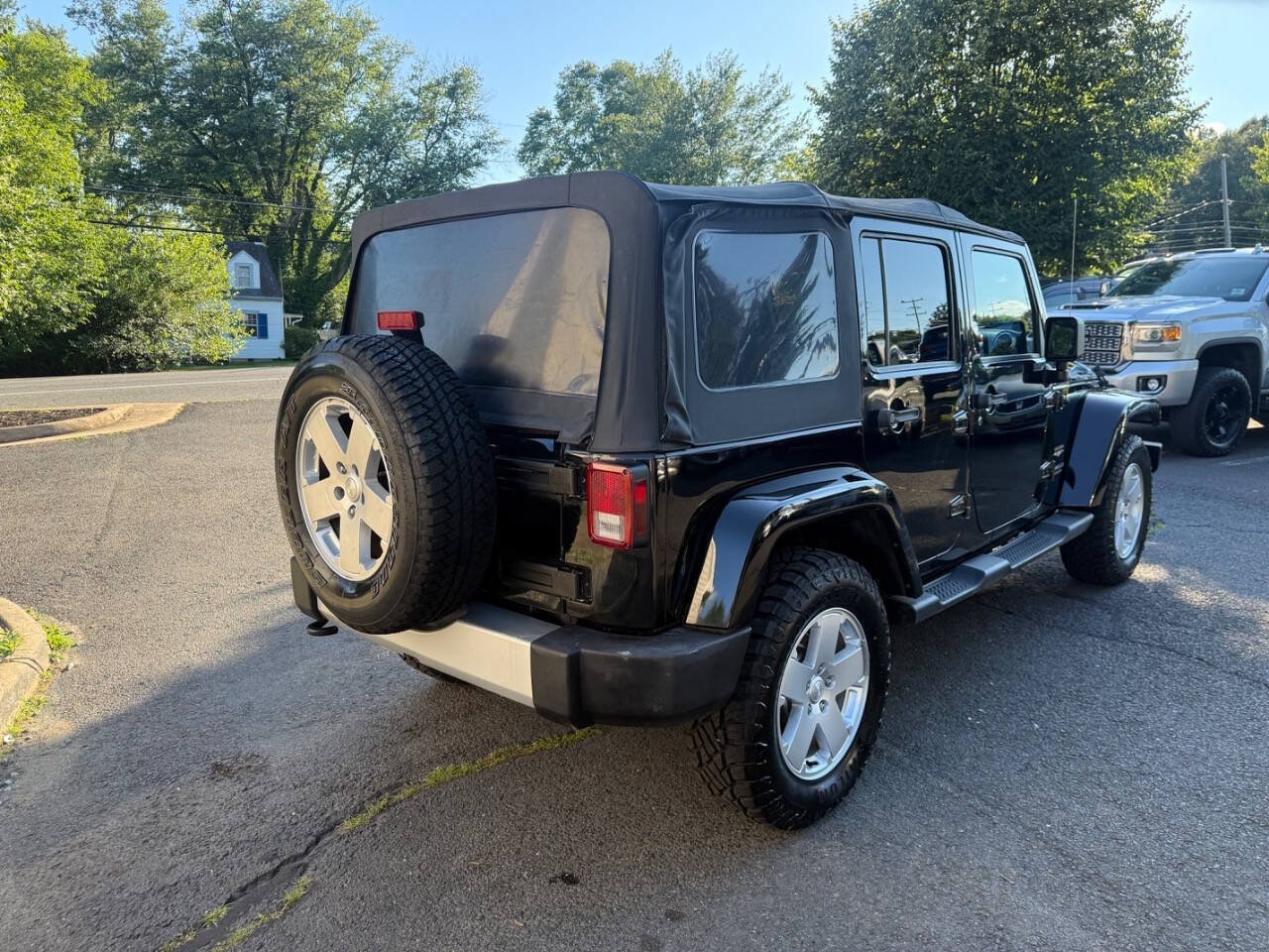 Used 2012 Jeep Wrangler Unlimited Sahara w/ Connectivity Group AWD/4WD image 5