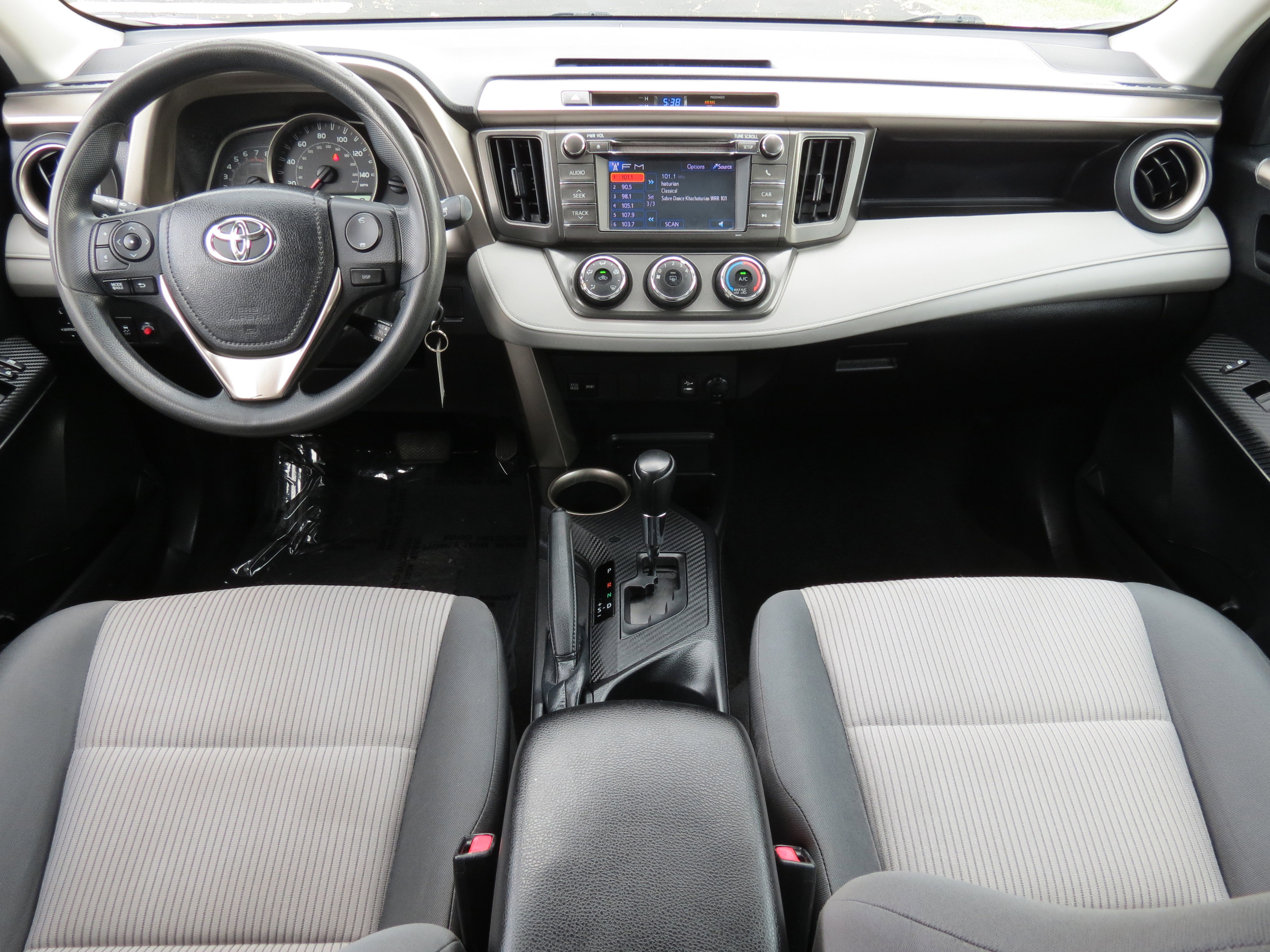 Used 2013 Toyota RAV4 LE FWD image 10