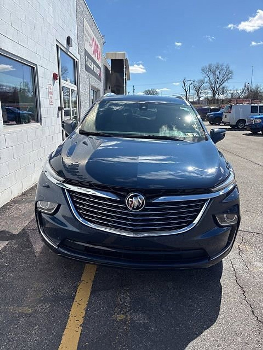 Used 2024 Buick Enclave Essence image 9