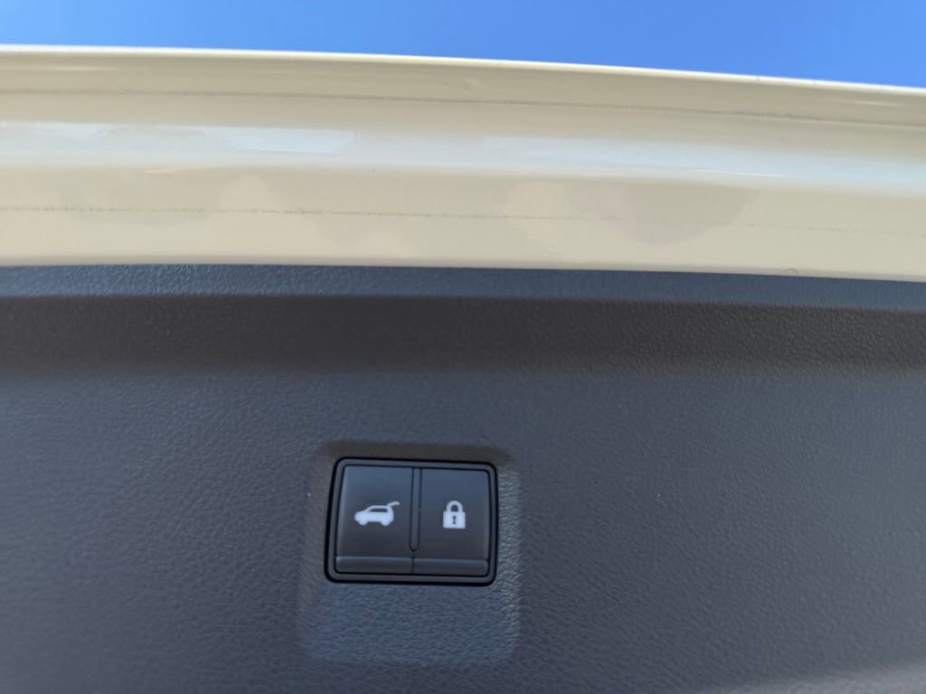 Used 2022 INFINITI QX60 Luxe w/ Performance Audio Package image 11