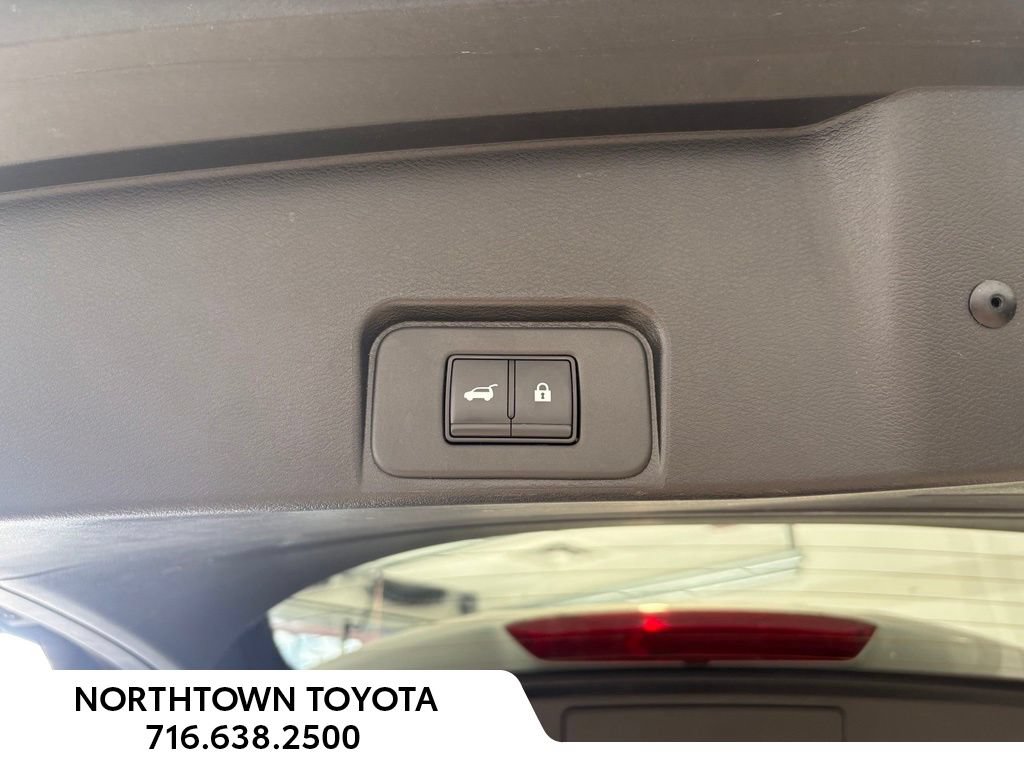 Used 2025 Nissan Rogue SV FWD image 24