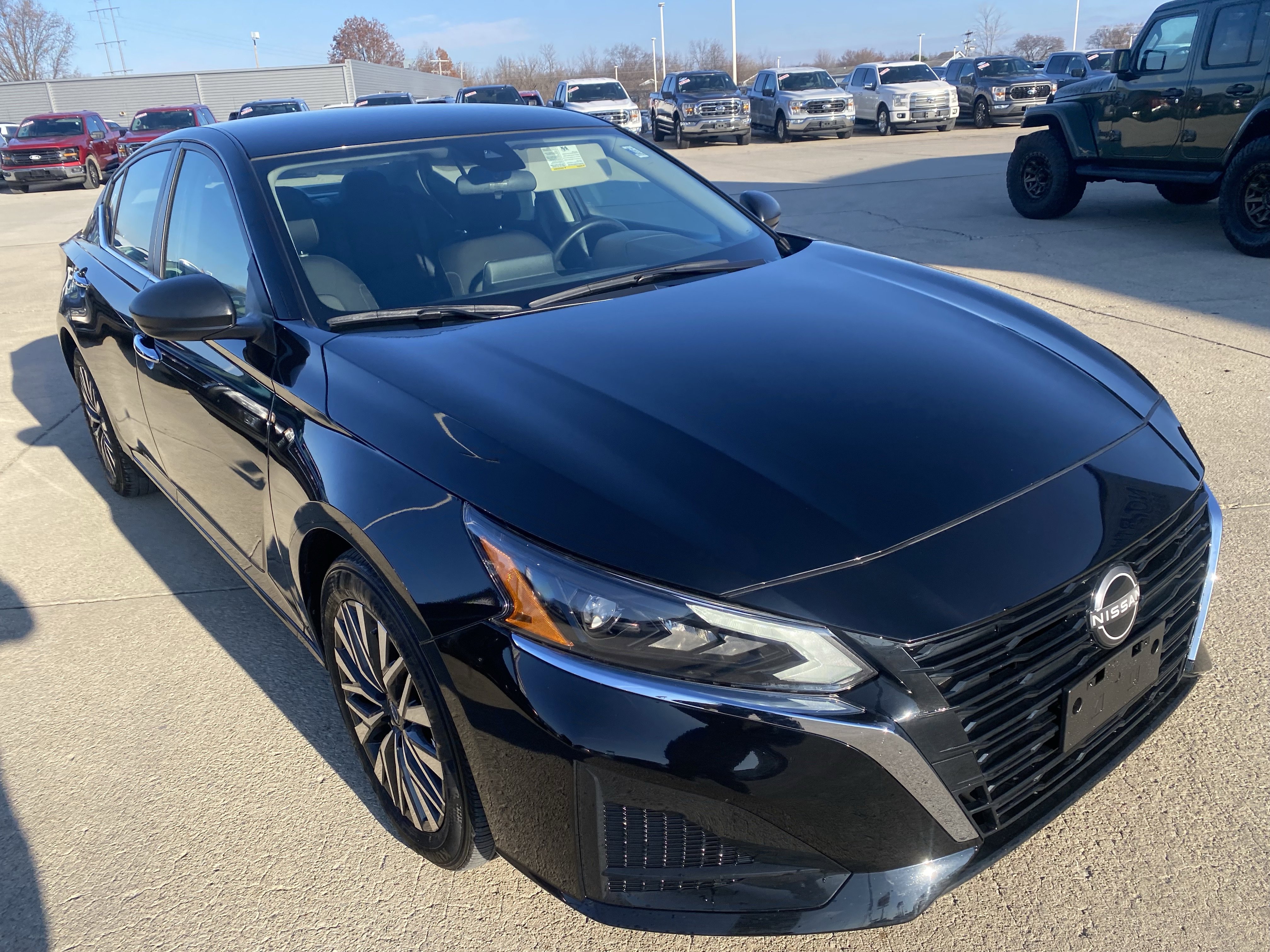 Used 2024 Nissan Altima 2.5 SV image 3