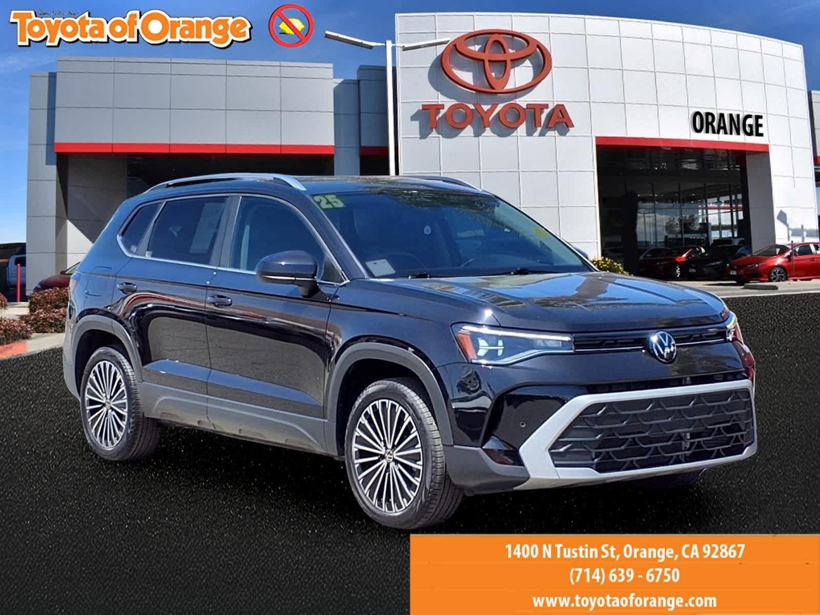 Used 2025 Volkswagen Taos SE FWD image 1