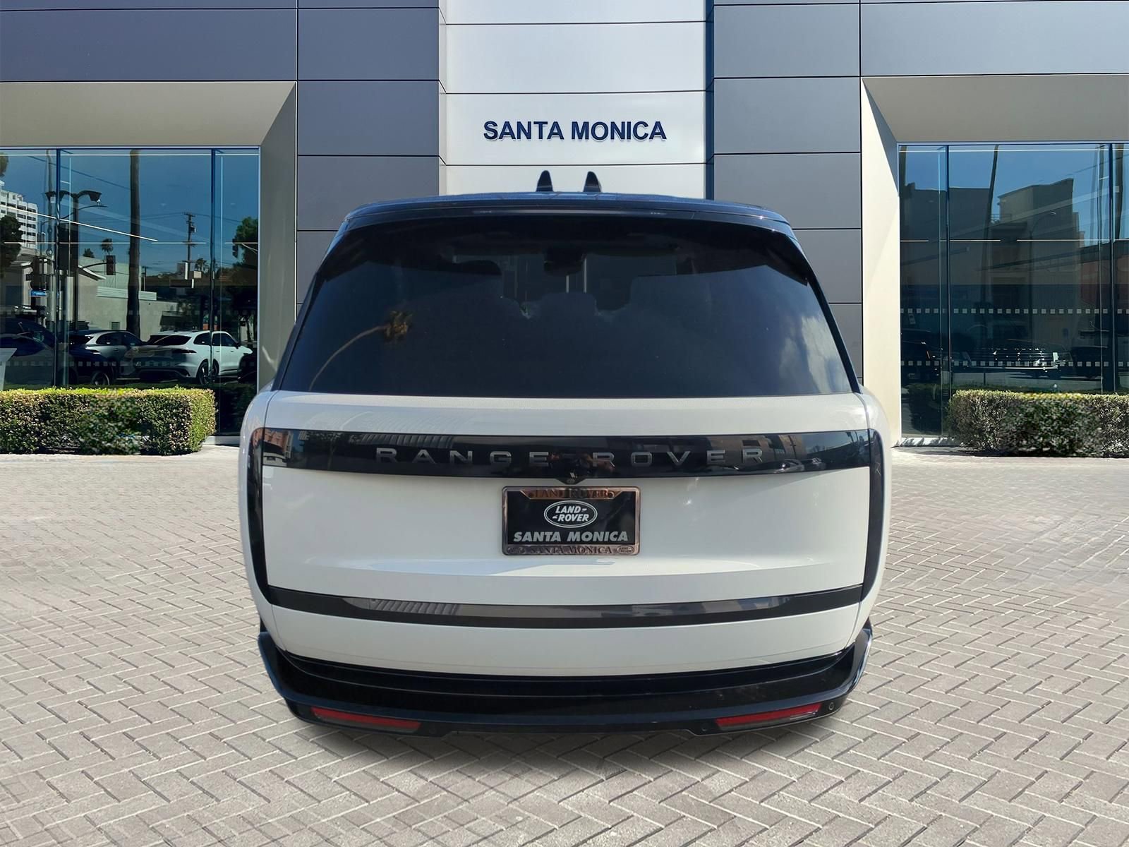 Used 2024 Land Rover Range Rover SE image 4