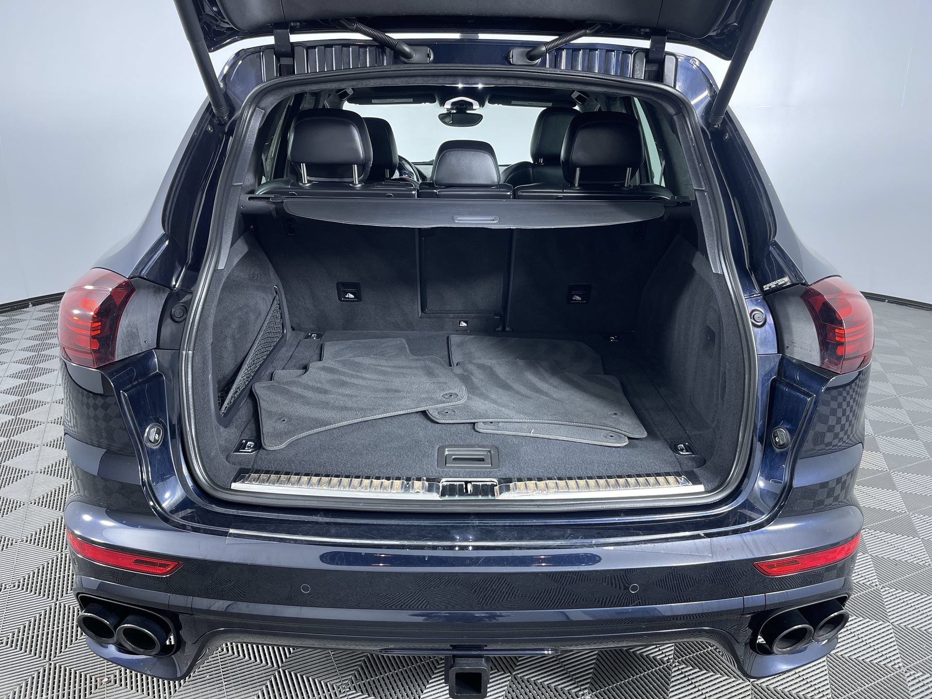 Used 2016 Porsche Cayenne GTS AWD/4WD image 25