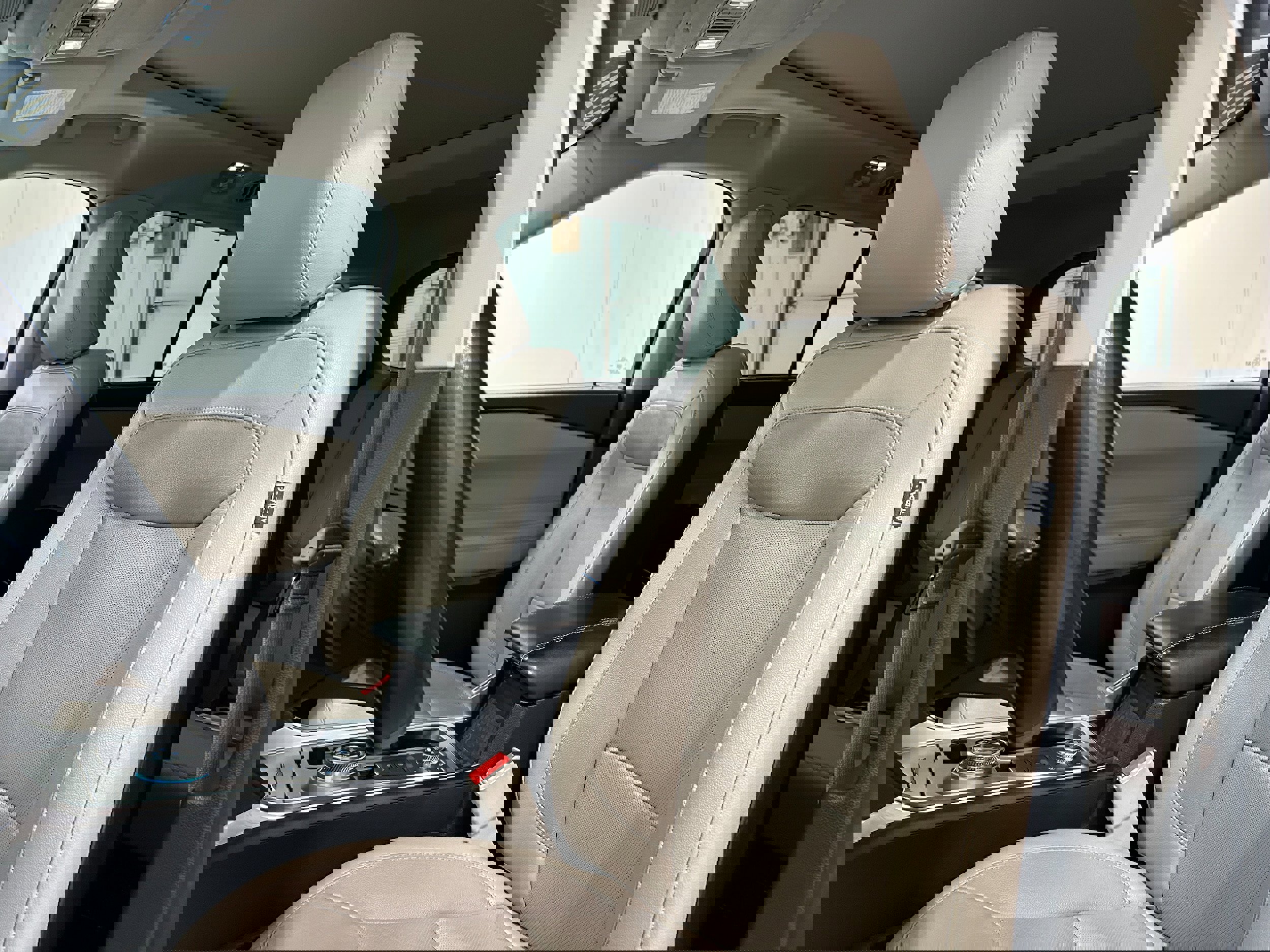 Used 2020 Ford Explorer Limited image 26