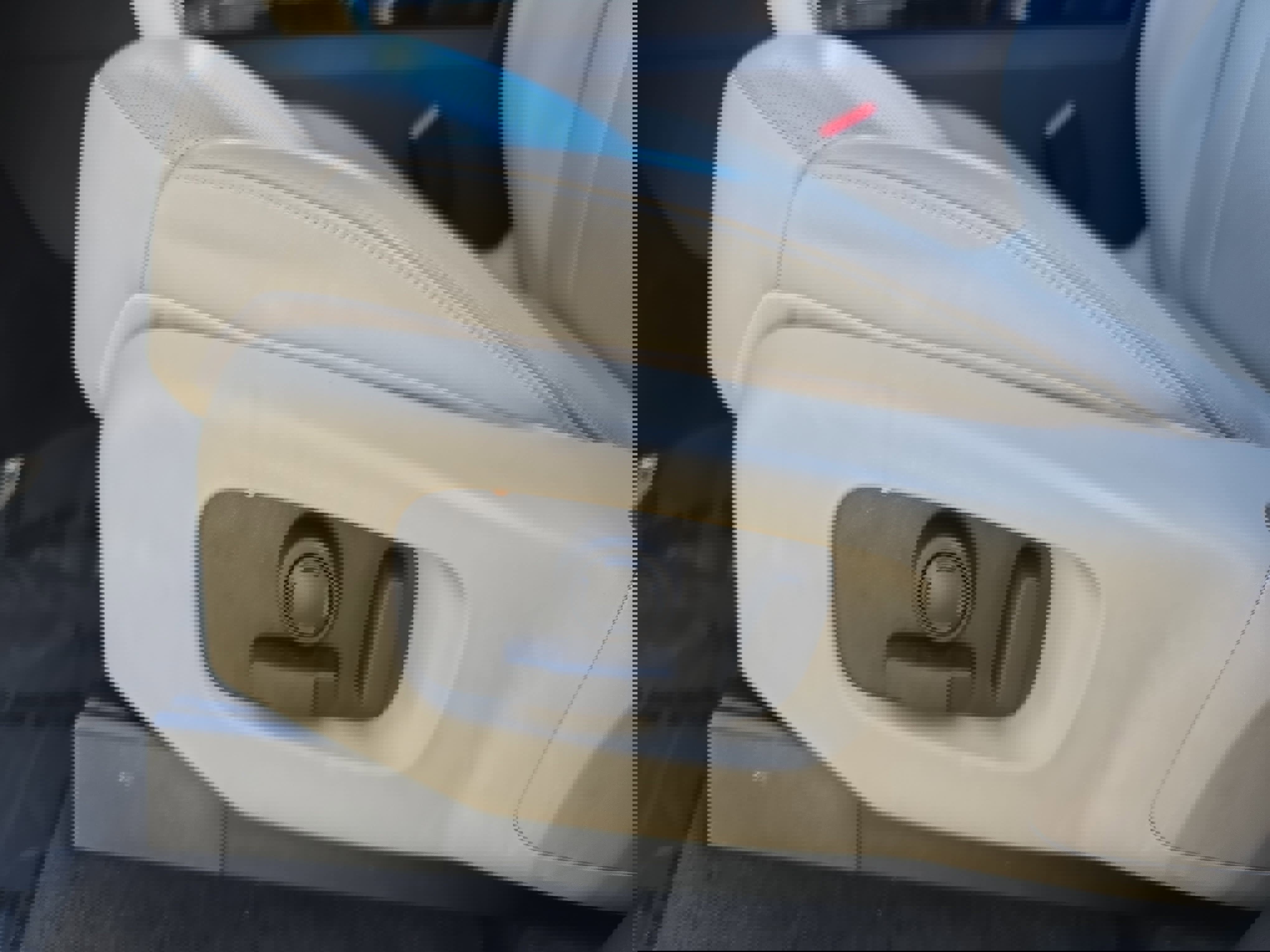 Used 2019 Land Rover Discovery HSE image 30