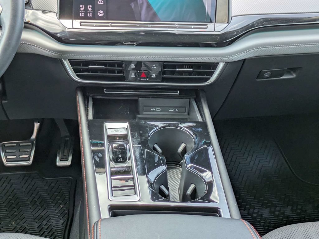 Used 2024 Volkswagen Atlas Peak Edition SEL AWD/4WD image 21