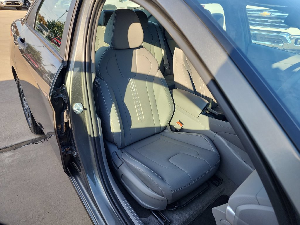 Used 2024 Hyundai Elantra SEL FWD image 24