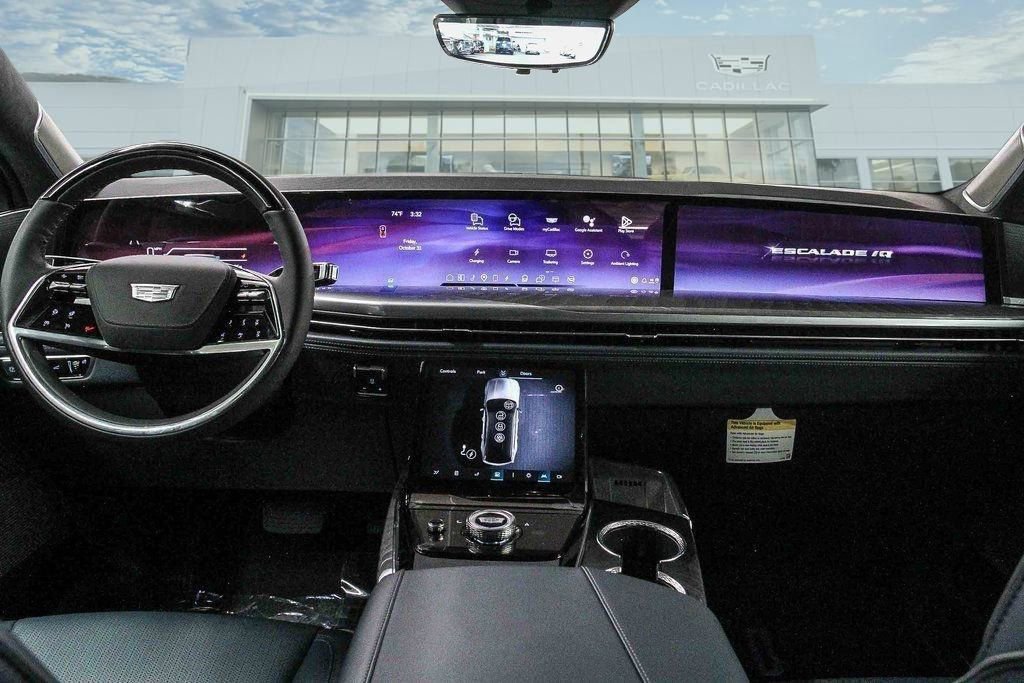 New 2026 Cadillac Escalade IQ Luxury 2 image 12