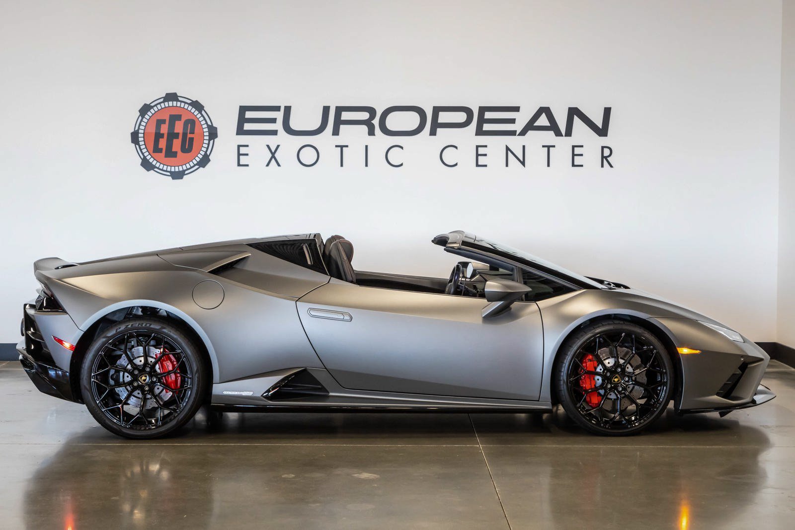 Used 2021 Lamborghini Huracan EVO RWD image 14