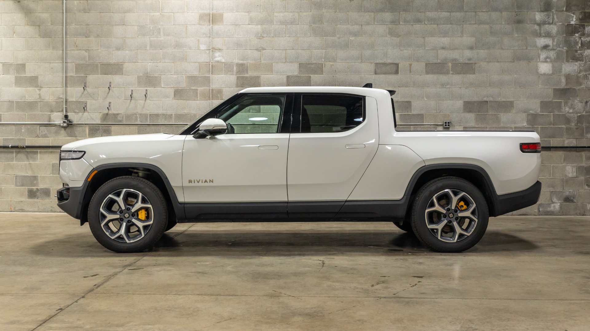 Used 2022 Rivian R1T Adventure AWD/4WD image 4
