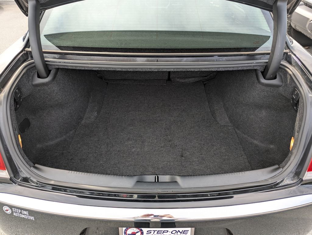Used 2022 Chrysler 300 Touring image 28