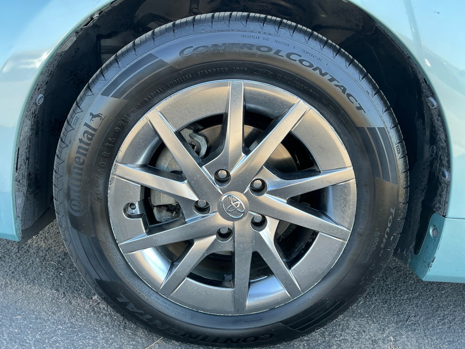 Used 2017 Toyota Prius V Four w/ Carpet Mat Package image 26