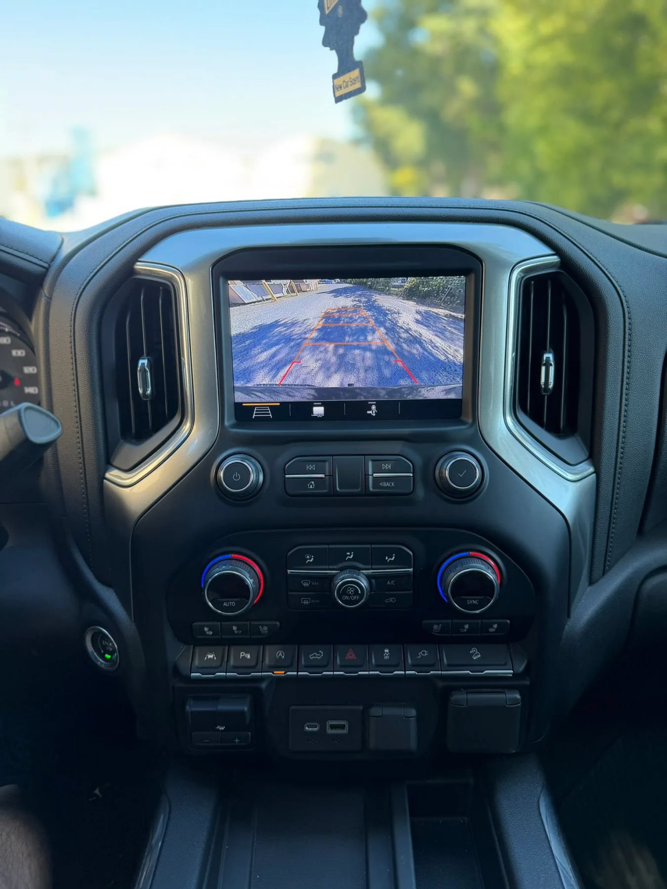 Used 2019 Chevrolet Silverado 1500 LTZ w/ LTZ Premium Package AWD/4WD image 13