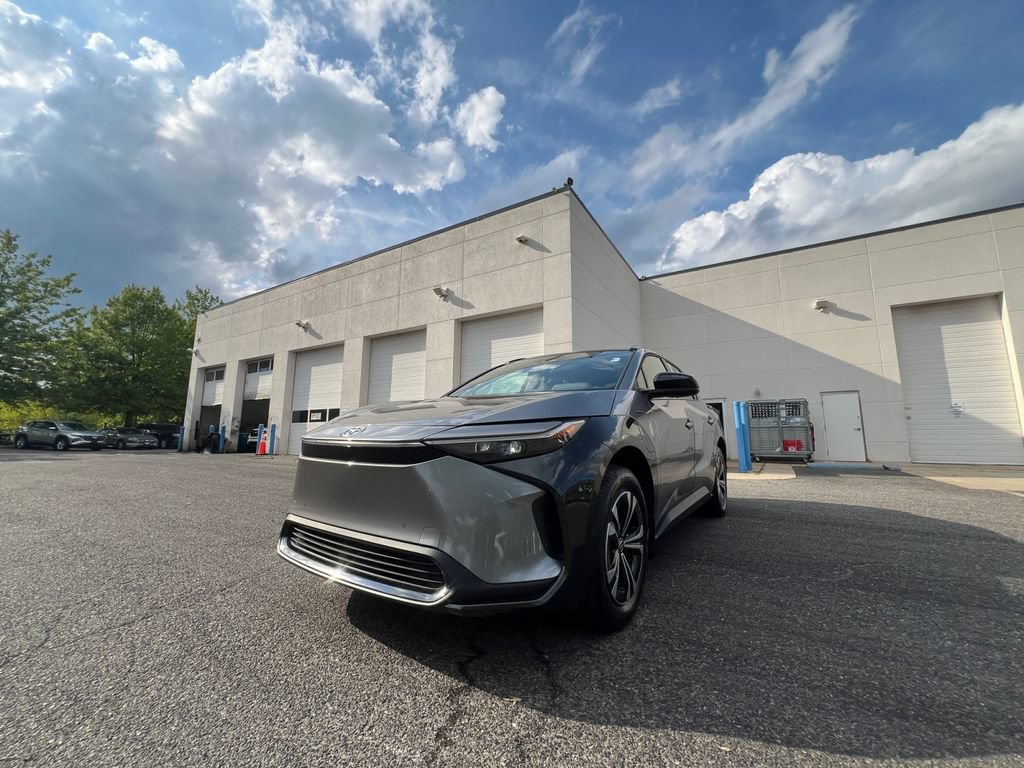 Used 2025 Toyota bZ4X FWD w/ Weather Package image 32