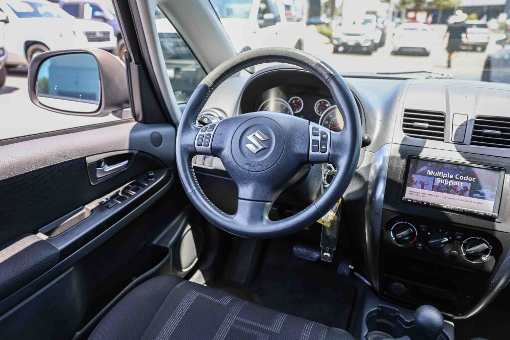 Used 2010 Suzuki SX4 LE FWD image 4