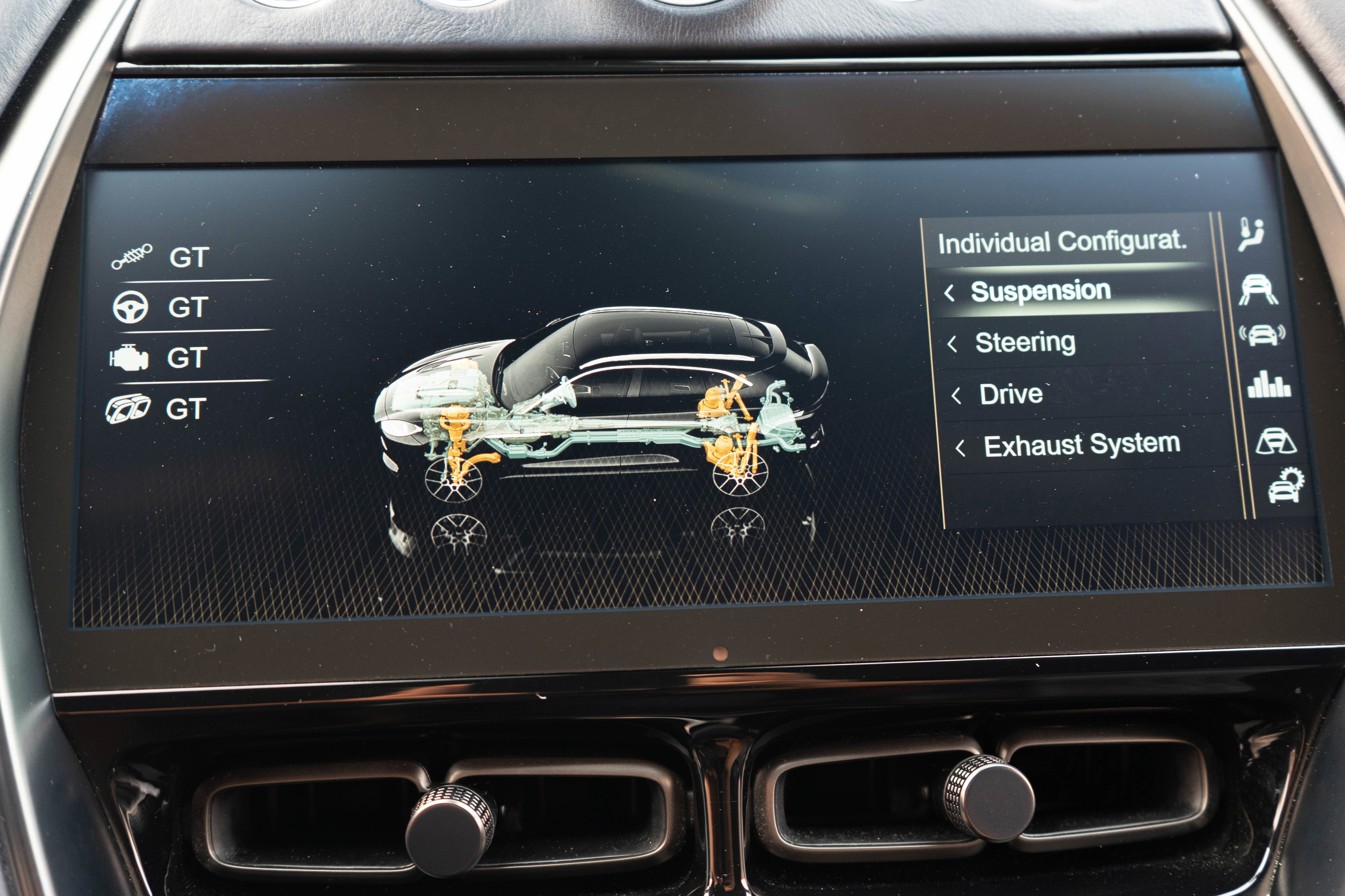 Used 2021 Aston Martin DBX image 23