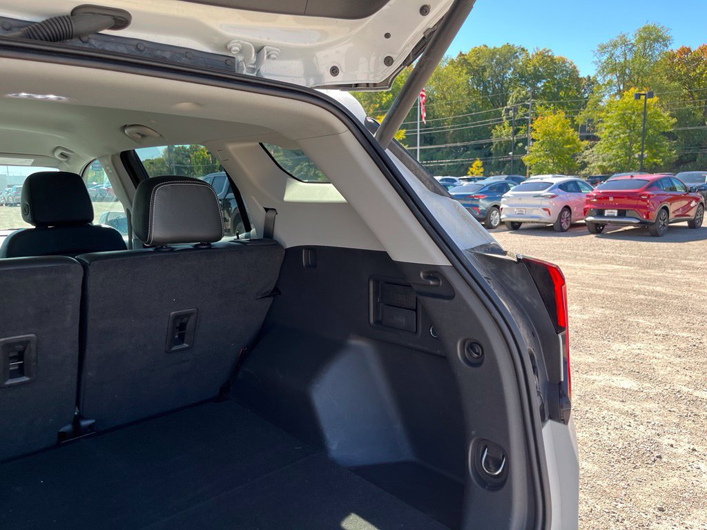 Used 2023 GMC Terrain SLT FWD image 12