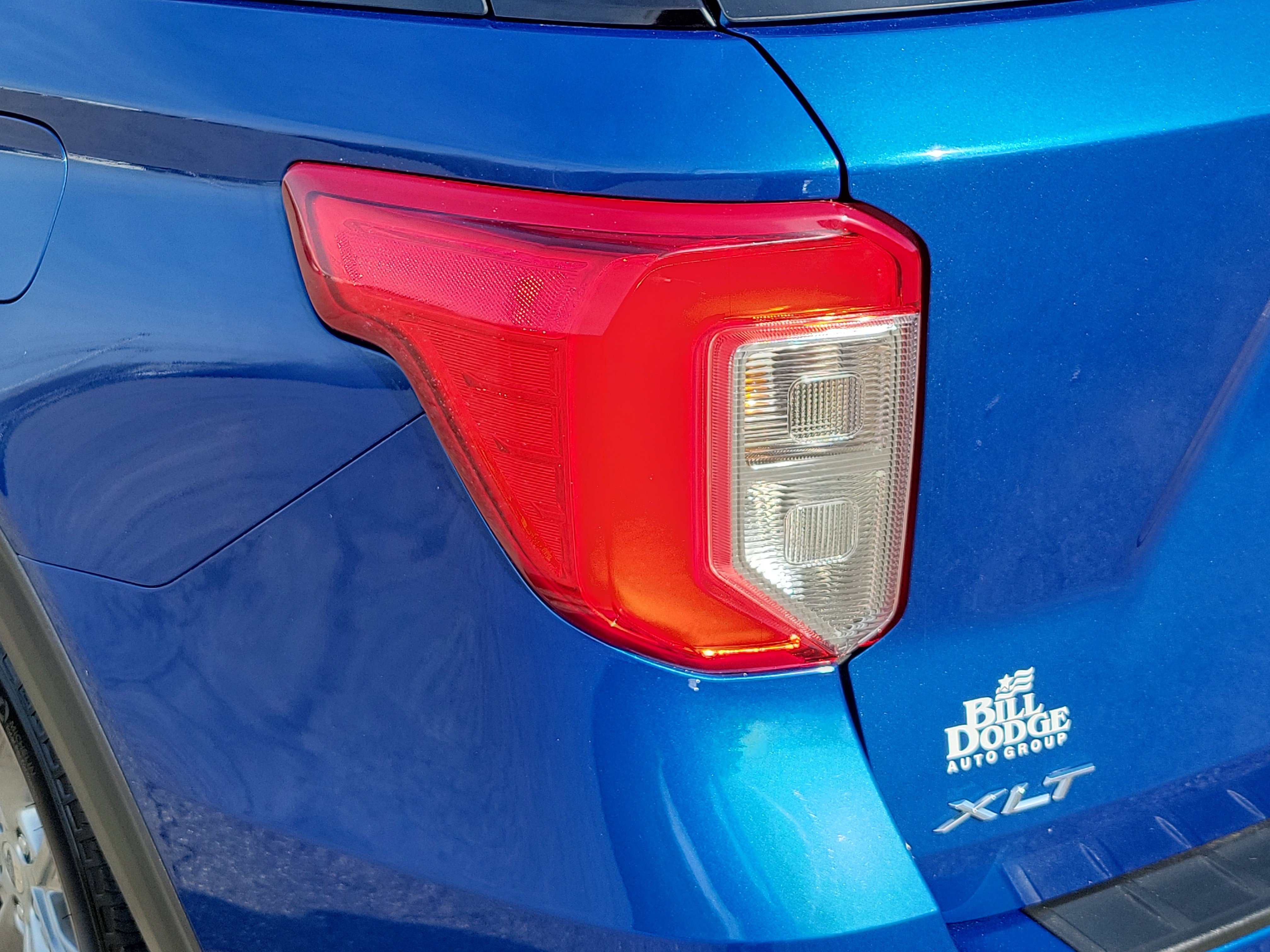 Used 2021 Ford Explorer XLT w/ Equipment Group 202A AWD/4WD image 11