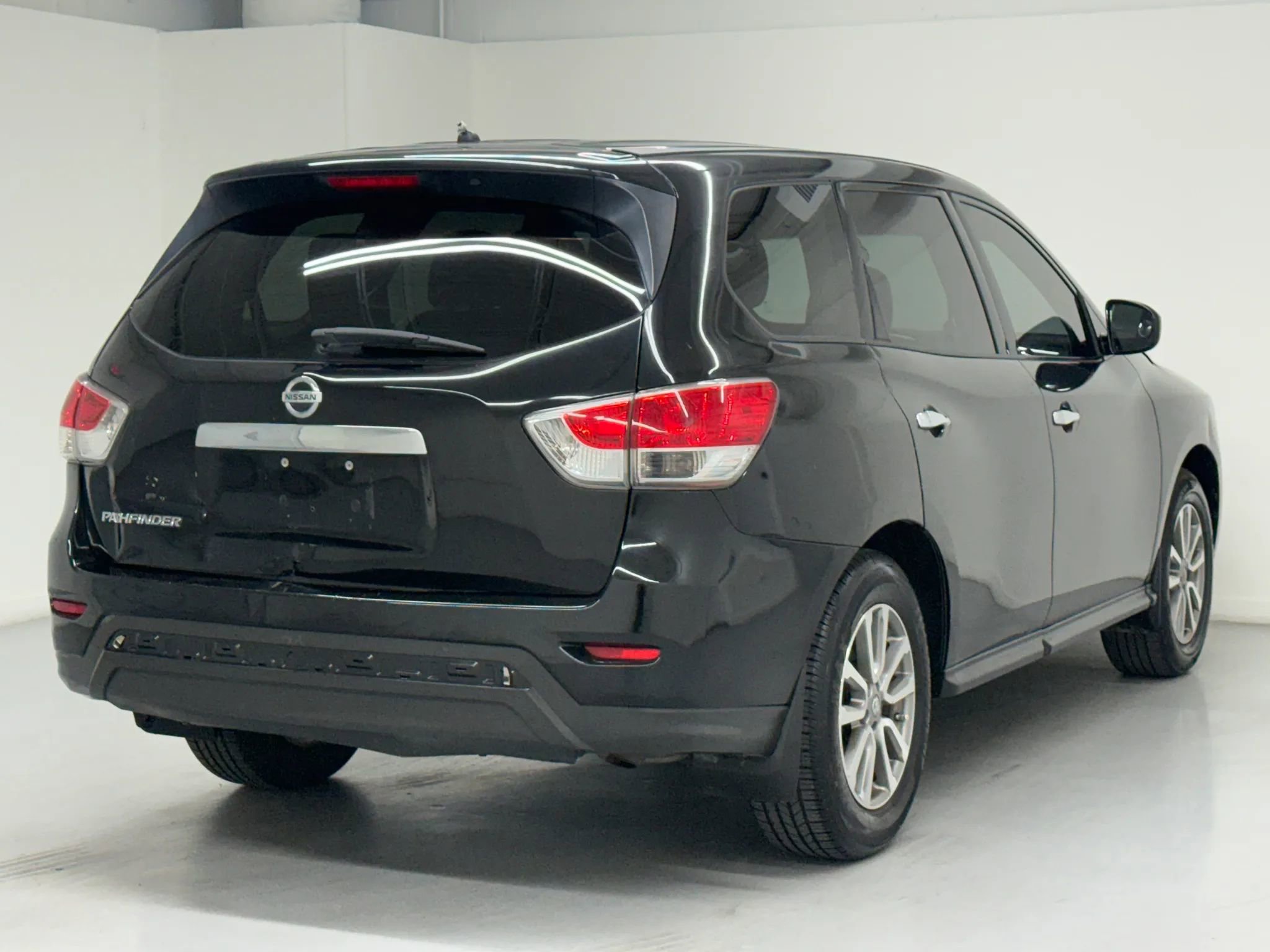 Used 2014 Nissan Pathfinder S image 4