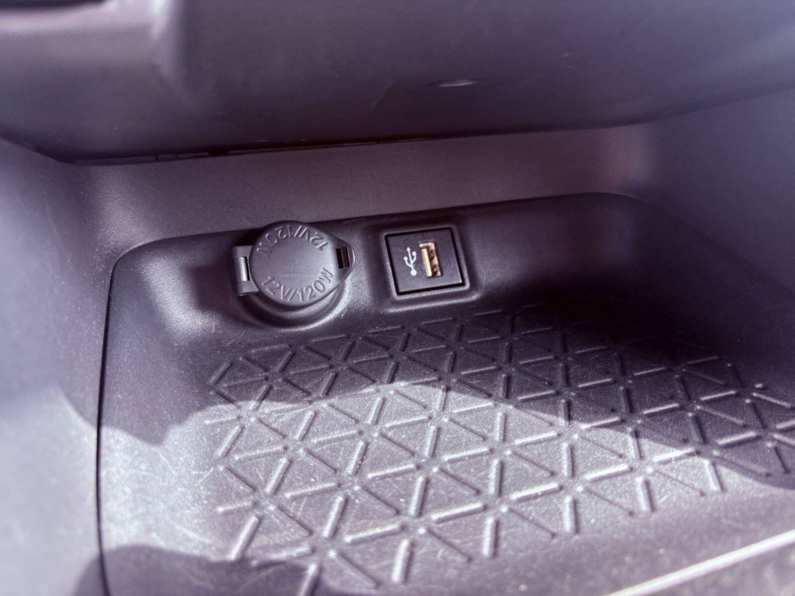 Used 2024 Toyota RAV4 XLE FWD image 30