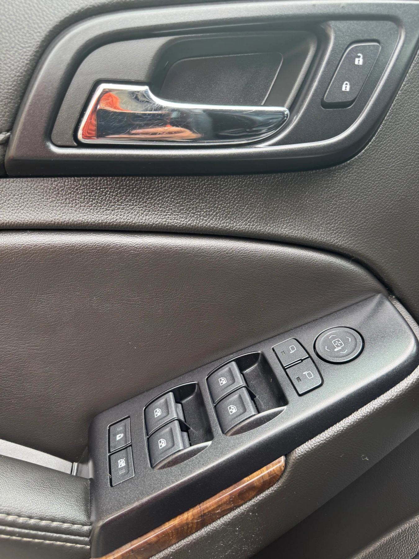 Used 2018 Chevrolet Suburban LT AWD/4WD image 21