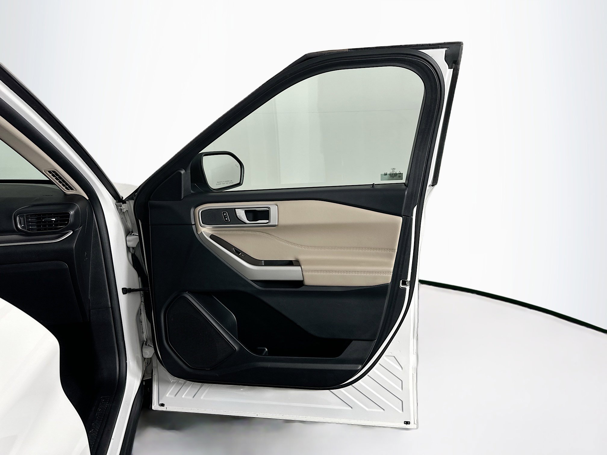 Used 2022 Ford Explorer XLT w/ Equipment Group 202A image 34