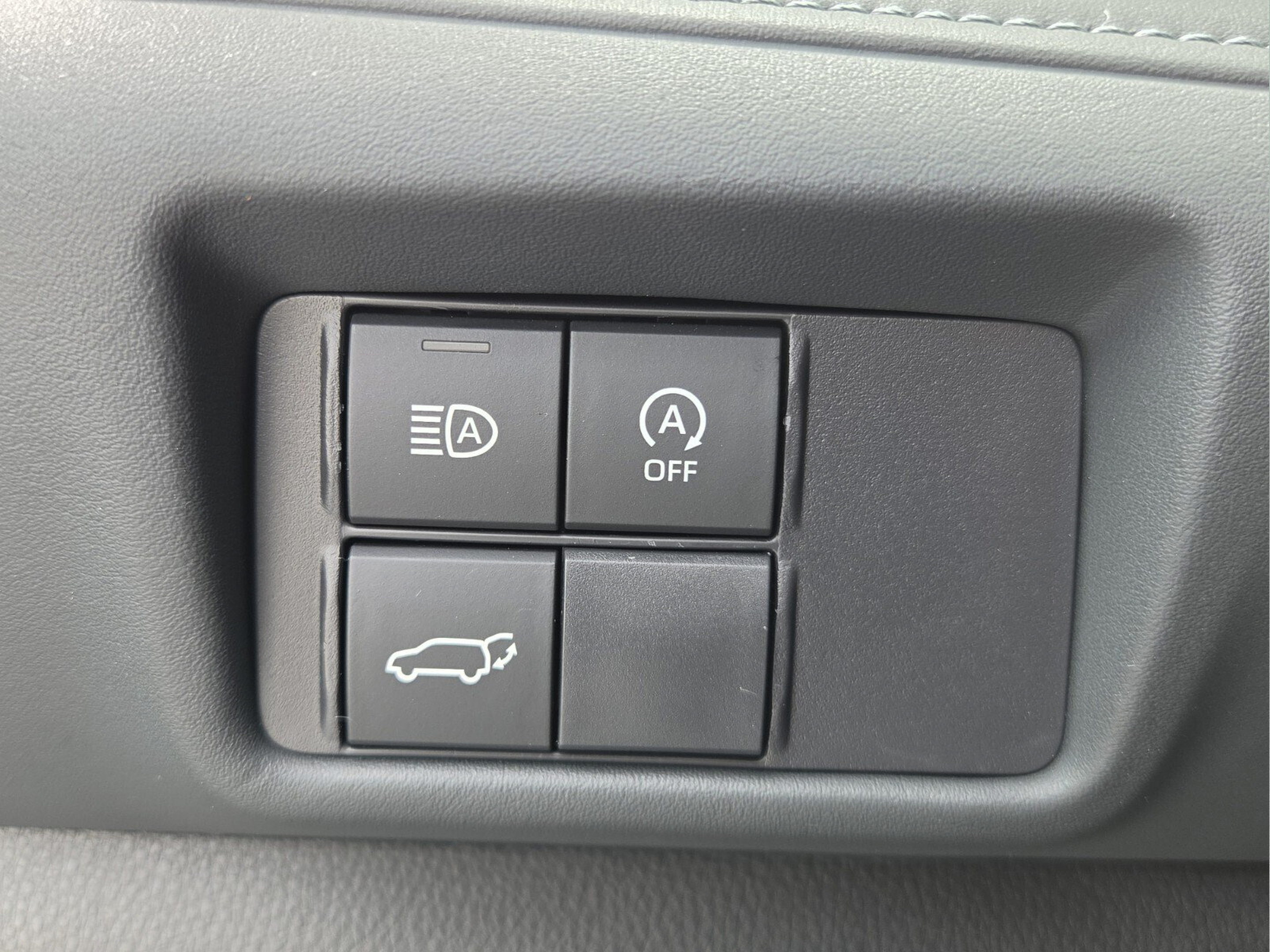 Used 2025 Toyota Highlander XLE FWD image 28
