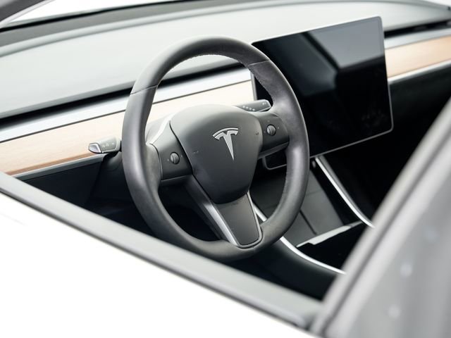 Used 2020 Tesla Model 3 Standard Range Plus image 9