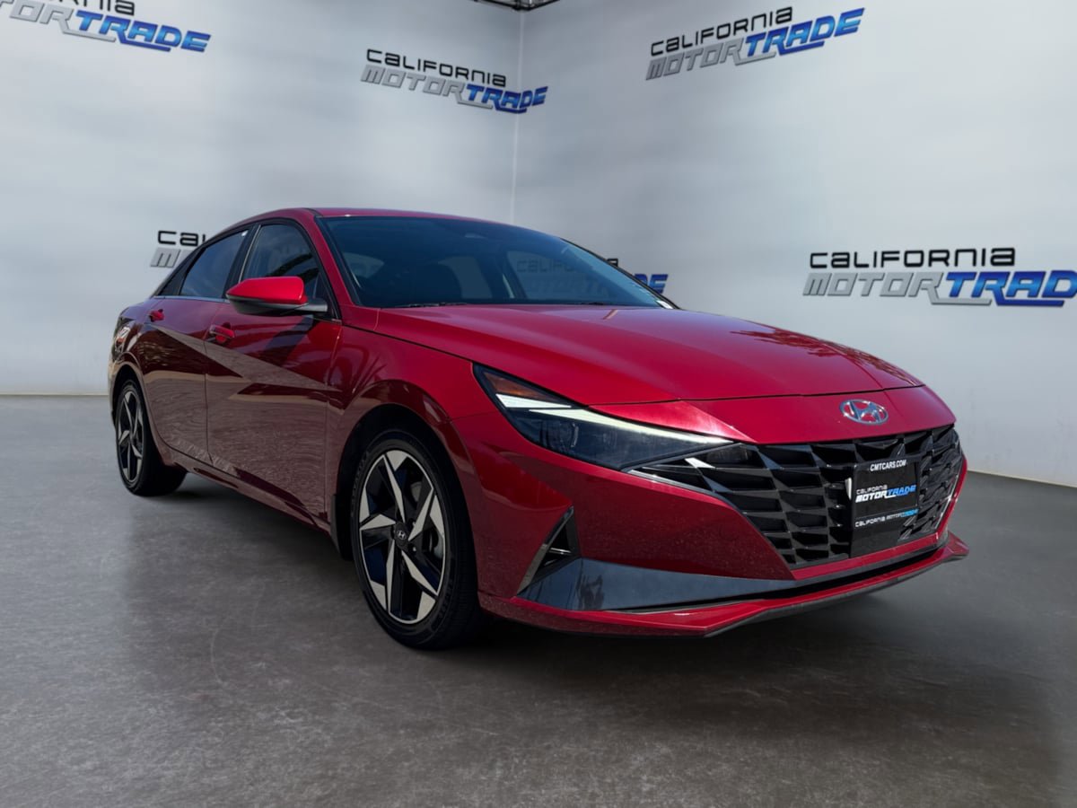 Used 2022 Hyundai Elantra Limited FWD image 3