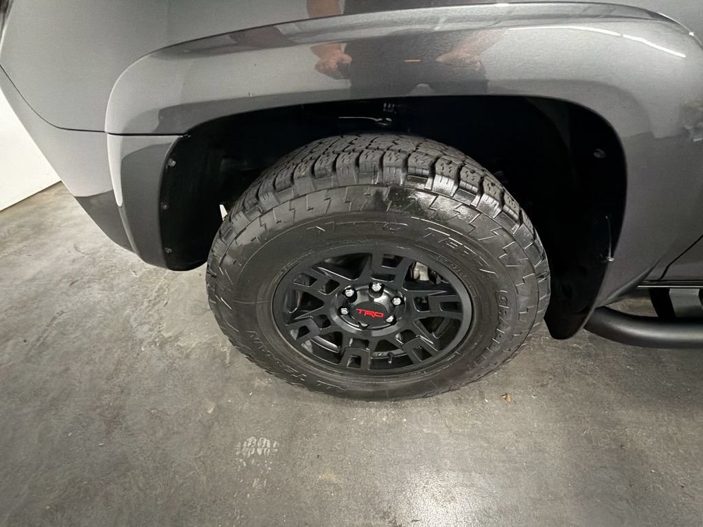 Used 2022 Toyota 4Runner SR5 Premium w/ Moonroof Package AWD/4WD image 33