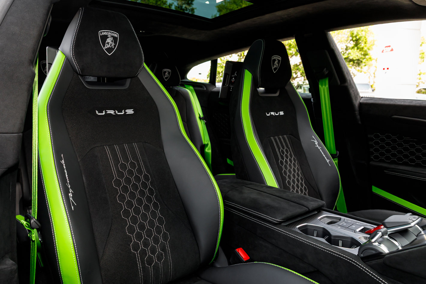 Used 2024 Lamborghini Urus Performante AWD/4WD image 44