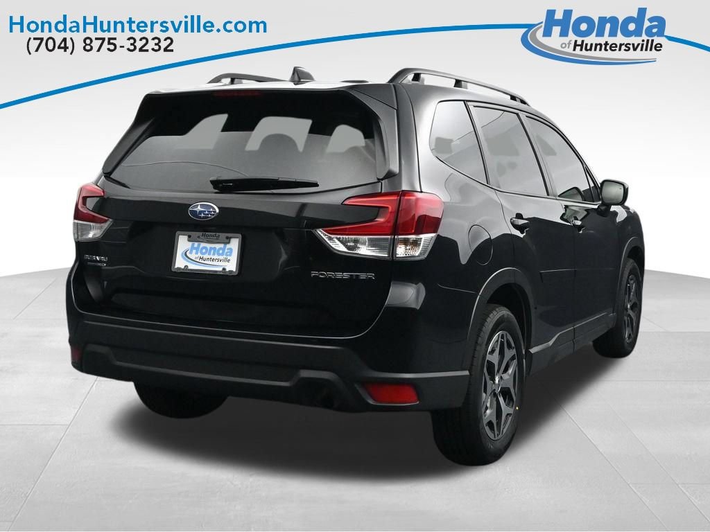 Used 2024 Subaru Forester Premium AWD/4WD image 3