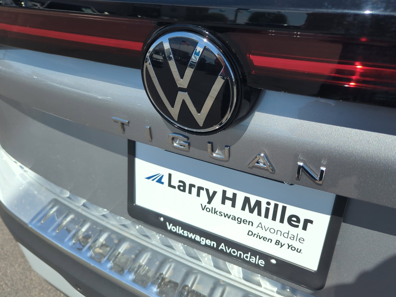 New 2025 Volkswagen Tiguan SE image 22