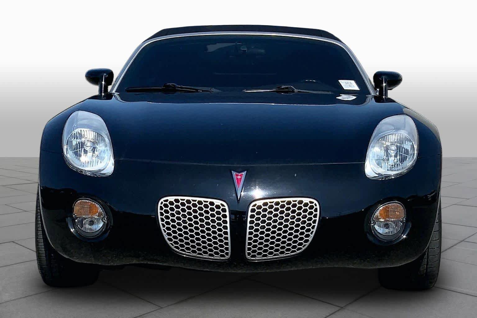 Used 2007 Pontiac Solstice Convertible w/ Premium Package RWD image 3