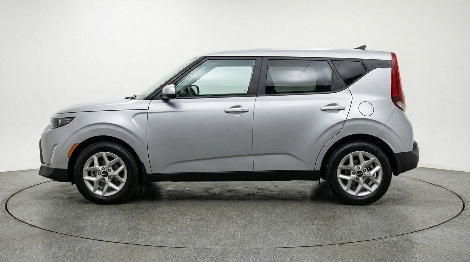 Used 2025 Kia Soul LX w/ LX Technology Package image 5