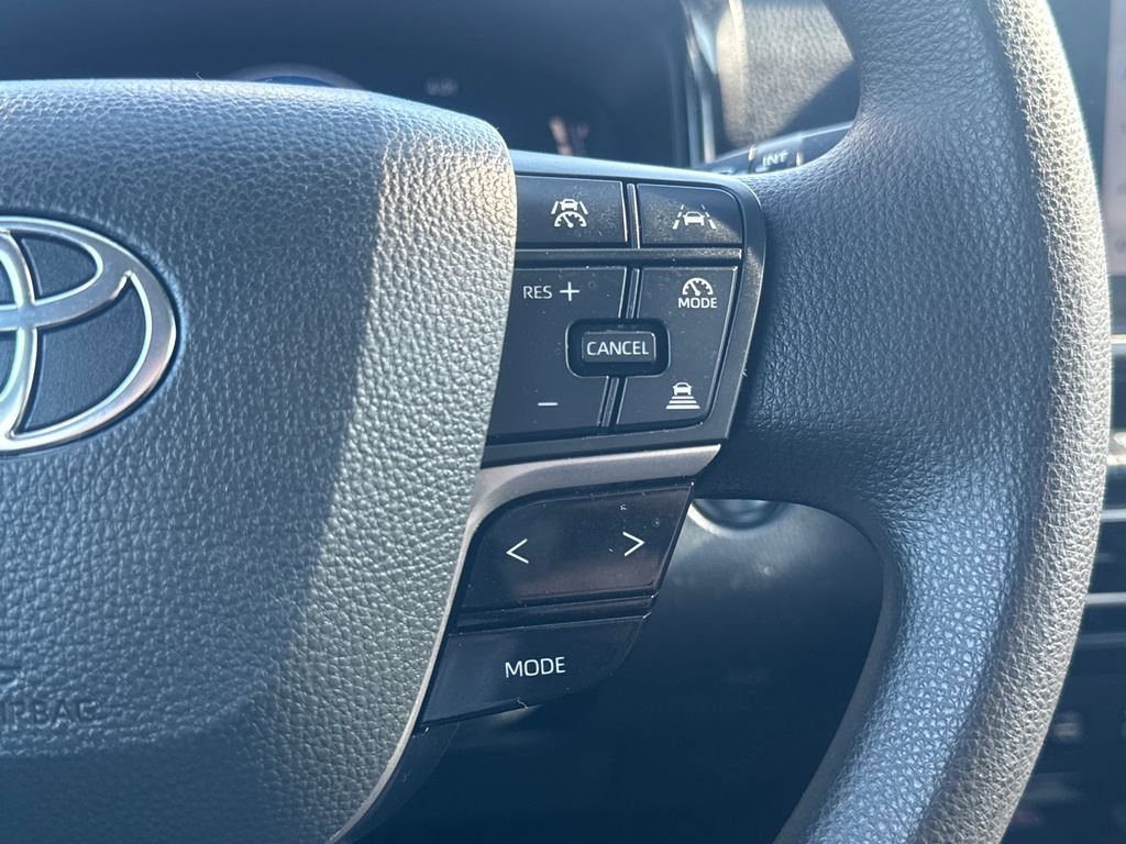 Used 2025 Toyota Camry LE AWD/4WD image 19