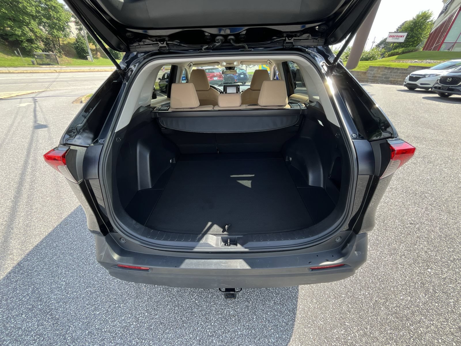 Used 2021 Toyota RAV4 XLE FWD image 26