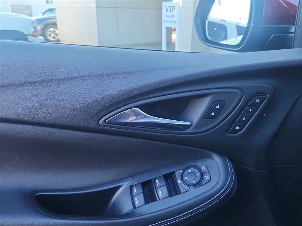 Used 2024 Buick Encore GX Avenir image 13