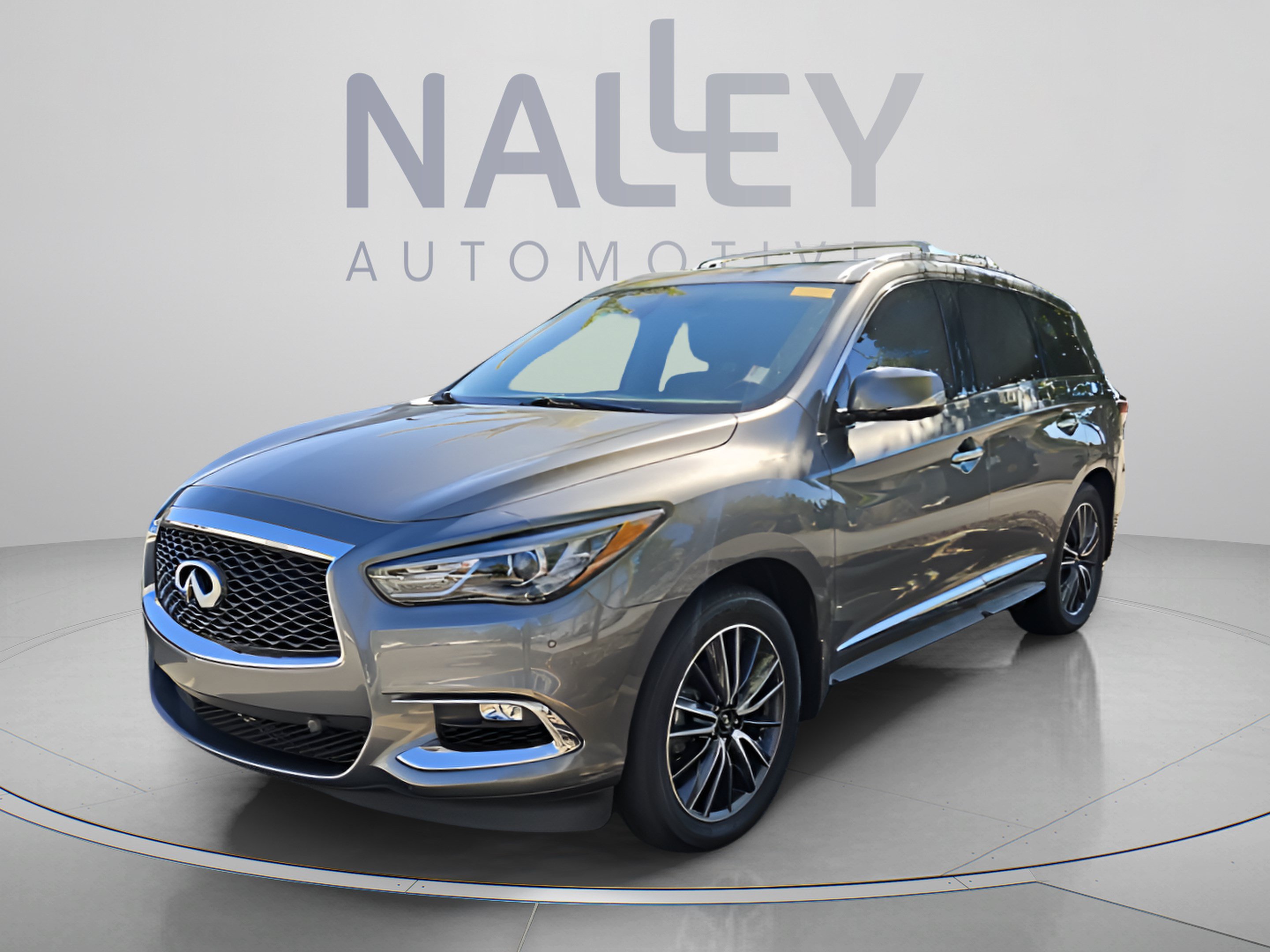Used 2017 INFINITI QX60 FWD w/ Deluxe Technology Package